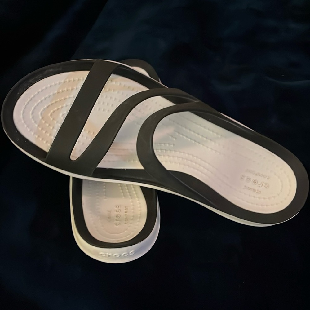 Croc sandals, warm two times. Great condition.